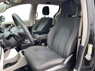 2022 Chrysler Grand Caravan SXT in Stratford, Ontario - 5 - w320h240px