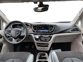 2022 Chrysler Grand Caravan SXT in Stratford, Ontario - 6 - w320h240px