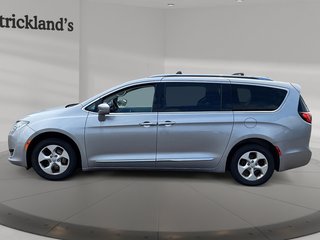 2017  Pacifica Touring-l Plus in Stratford, Ontario - 4 - w320h240px