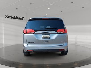 2020 Chrysler Pacifica AWD Launch Edition in Stratford, Ontario - 3 - w320h240px