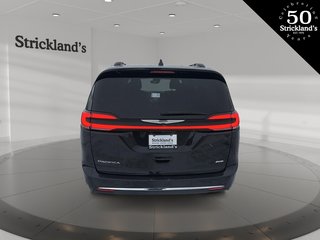 2022  Pacifica Touring AWD in Stratford, Ontario - 3 - w320h240px