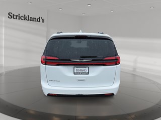 2022 Chrysler Pacifica Touring L in Stratford, Ontario - 3 - w320h240px