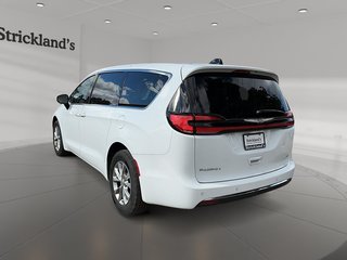 2023 Chrysler Pacifica Touring L AWD in Stratford, Ontario - 4 - w320h240px
