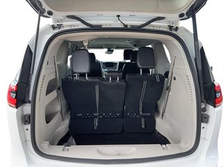 2023 Chrysler Pacifica Touring L AWD in Stratford, Ontario - 6 - w320h240px