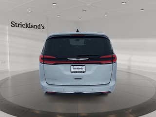 2023 Chrysler Pacifica Touring L FWD in Stratford, Ontario - 3 - w320h240px