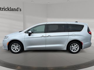 2023 Chrysler Pacifica Touring L FWD in Stratford, Ontario - 5 - w320h240px