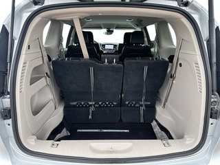 2023 Chrysler Pacifica Touring L FWD in Stratford, Ontario - 6 - w320h240px