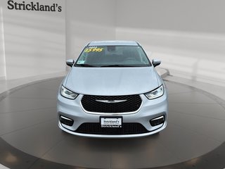 2023 Chrysler Pacifica Touring L FWD in Stratford, Ontario - 2 - w320h240px