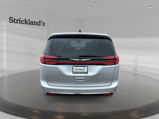 2023 Chrysler Pacifica Touring L FWD in Stratford, Ontario - 3 - w320h240px