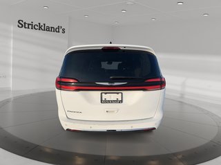 2023 Chrysler Pacifica Touring L FWD in Stratford, Ontario - 3 - w320h240px