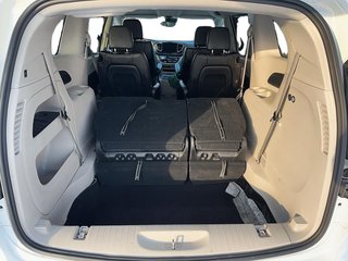 2023 Chrysler Pacifica Touring L FWD in Stratford, Ontario - 6 - w320h240px