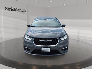 2023 Chrysler Pacifica Touring L FWD in Stratford, Ontario - 2 - w320h240px
