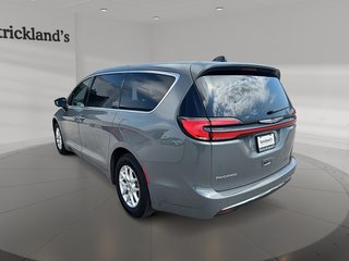 2023 Chrysler Pacifica Touring L FWD in Stratford, Ontario - 4 - w320h240px