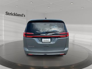 2023 Chrysler Pacifica Touring L FWD in Stratford, Ontario - 3 - w320h240px
