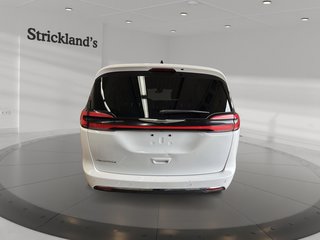 2023 Chrysler Pacifica Touring L FWD in Stratford, Ontario - 3 - w320h240px