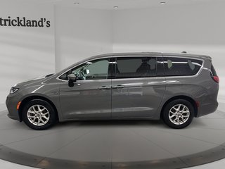 2023 Chrysler Pacifica Touring L FWD in Stratford, Ontario - 5 - w320h240px