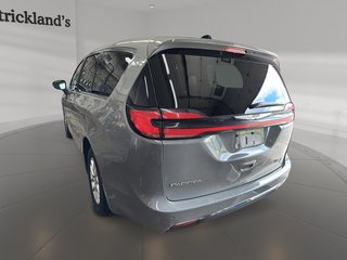 2023 Chrysler Pacifica Touring L FWD in Stratford, Ontario - 4 - w320h240px