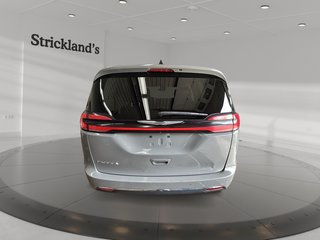 2023 Chrysler Pacifica Touring L FWD in Stratford, Ontario - 3 - w320h240px