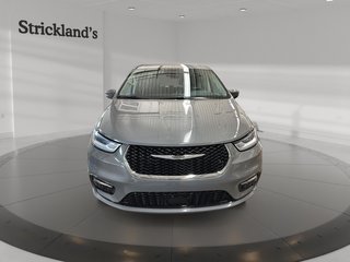 2023 Chrysler Pacifica Touring L FWD in Stratford, Ontario - 2 - w320h240px