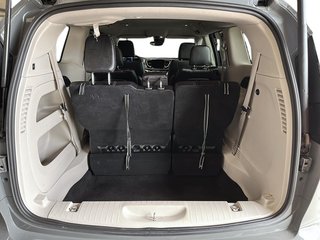 2023 Chrysler Pacifica Touring L FWD in Stratford, Ontario - 6 - w320h240px