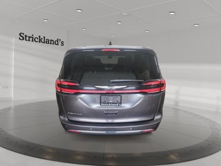 2023 Chrysler Pacifica Touring L FWD in Stratford, Ontario - 3 - w320h240px