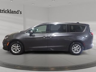 2023 Chrysler Pacifica Touring L FWD in Stratford, Ontario - 5 - w320h240px