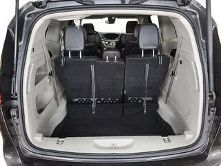 2023 Chrysler Pacifica Touring L FWD in Stratford, Ontario - 6 - w320h240px
