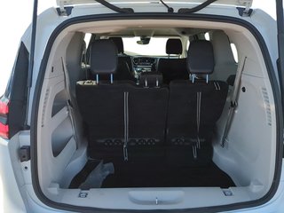 2024 Chrysler Pacifica Touring-L FWD in Stratford, Ontario - 6 - w320h240px