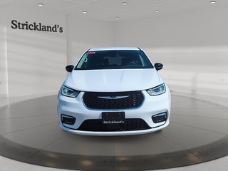 2024 Chrysler Pacifica Touring-L FWD in Stratford, Ontario - 2 - w320h240px