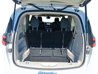 2024 Chrysler Pacifica Touring-L FWD in Stratford, Ontario - 6 - w320h240px