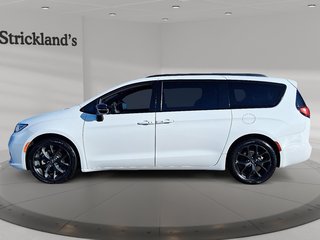 2024 Chrysler Pacifica Touring-L FWD in Stratford, Ontario - 5 - w320h240px