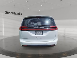 2024 Chrysler Pacifica Touring-L FWD in Stratford, Ontario - 3 - w320h240px