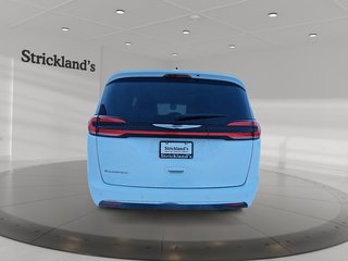 2024 Chrysler Pacifica Touring-L FWD in Stratford, Ontario - 3 - w320h240px
