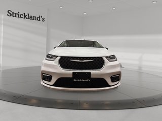2024 Chrysler Pacifica Touring-L FWD in Stratford, Ontario - 2 - w320h240px