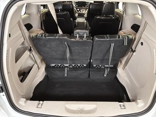 2024 Chrysler Pacifica Touring-L FWD in Stratford, Ontario - 6 - w320h240px