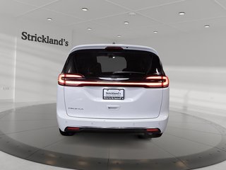 2024 Chrysler Pacifica Touring-L FWD in Stratford, Ontario - 3 - w320h240px