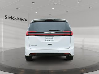 2024 Chrysler Pacifica Touring-L FWD in Stratford, Ontario - 3 - w320h240px