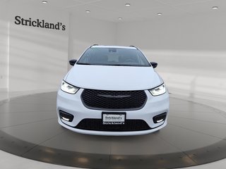 2025 Chrysler Pacifica Limited FWD in Stratford, Ontario - 2 - w320h240px