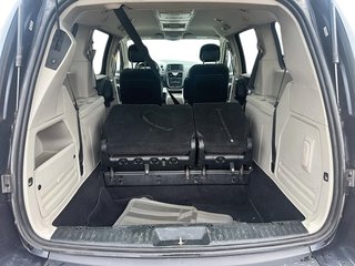 2013 Chrysler Town and Country Touring Wagon in Stratford, Ontario - 6 - w320h240px