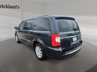 2013 Chrysler Town and Country Touring Wagon in Stratford, Ontario - 4 - w320h240px