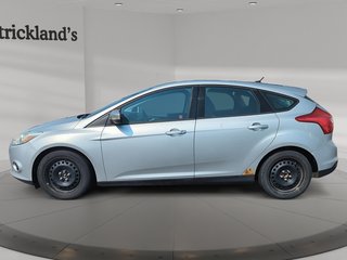 2013 Ford Focus SE Hatchback in Stratford, Ontario - 5 - w320h240px