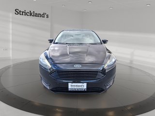 2015 Ford Focus Hatchback SE in Stratford, Ontario - 2 - w320h240px