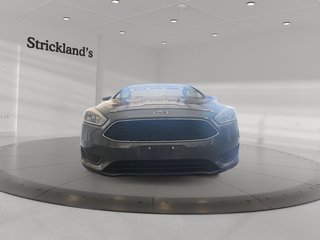 2016 Ford Focus Hatchback SE in Stratford, Ontario - 2 - w320h240px