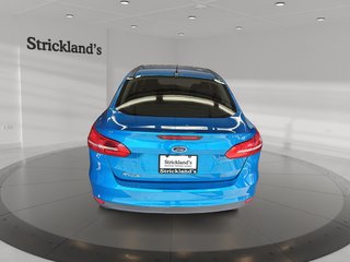 2017 Ford Focus Sedan SE in Stratford, Ontario - 3 - w320h240px