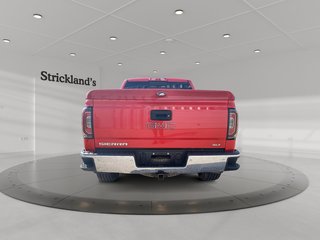 2017  Sierra 1500 Crew 4x4 SLT / Standard Box in Stratford, Ontario - 3 - w320h240px