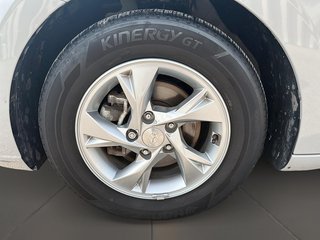 2023 Hyundai Elantra Sedan Essential IVT in Stratford, Ontario - 6 - w320h240px