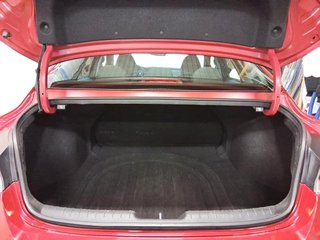 2024 Hyundai Elantra Preferred IVT w/Tech Pkg in Stratford, Ontario - 6 - w320h240px