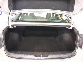 2024 Hyundai Elantra Preferred IVT w/Tech Pkg in Stratford, Ontario - 6 - w320h240px