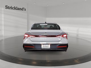 2024 Hyundai Elantra Preferred IVT w/Tech Pkg in Stratford, Ontario - 3 - w320h240px