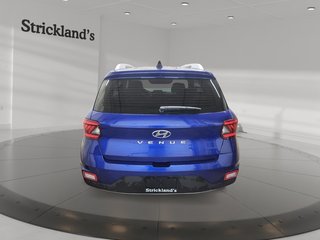 2021 Hyundai Venue FWD Preferred in Stratford, Ontario - 3 - w320h240px